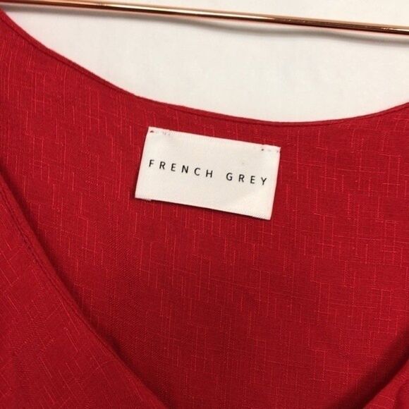 Chic Soul French Grey Red Faux Ruffle Wrap Sleeveless Top New Condition 2X - Picture 2 of 4